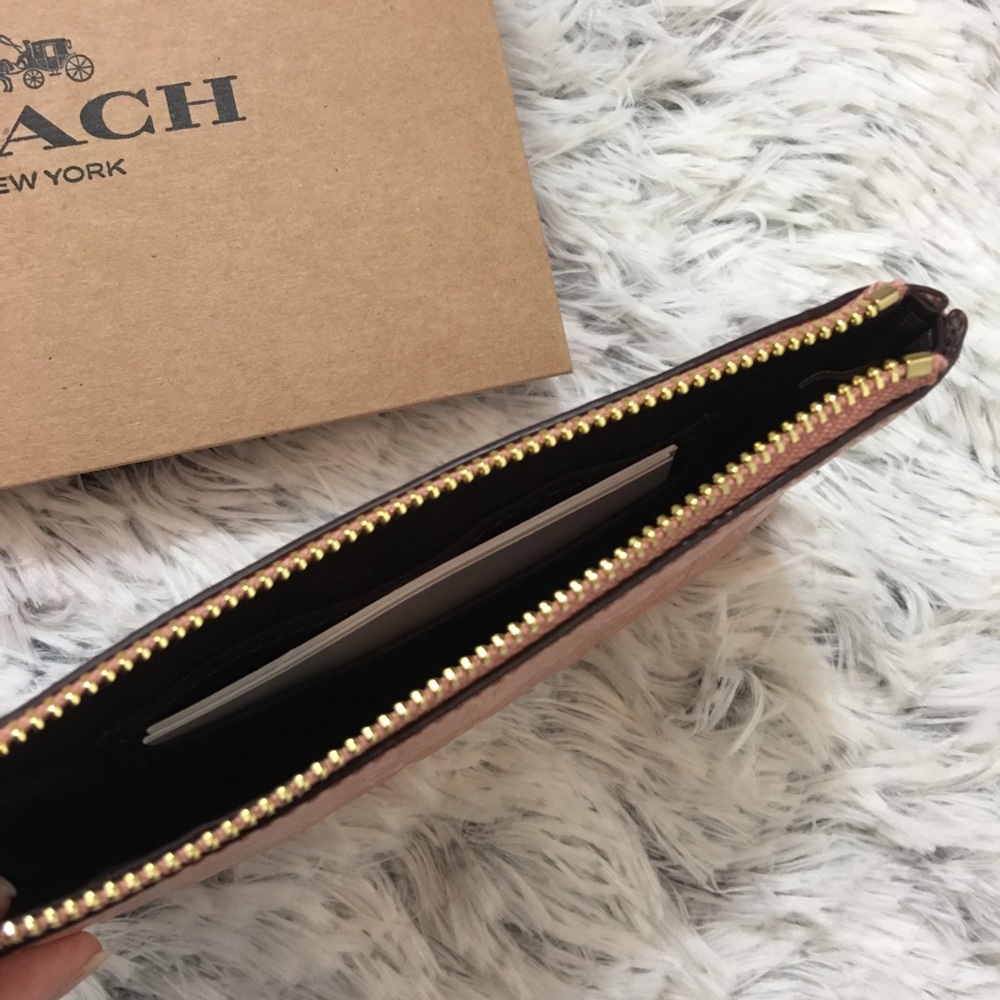 Coach - Make an offer! - Picture 3 of 3
